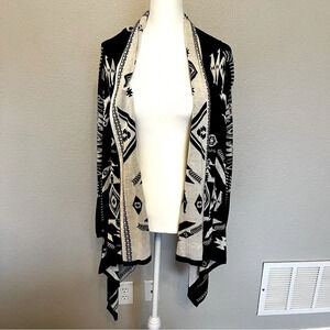 Black and White Aztec Patterned Women's Cardigan